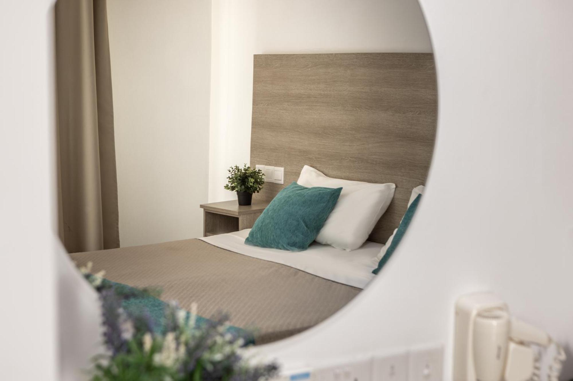 Milea Hotel アヤナパ エクステリア 写真