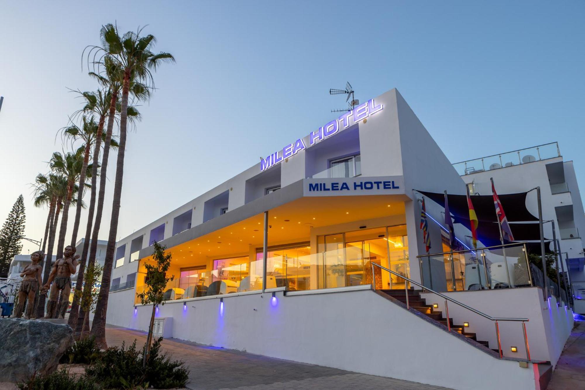 Milea Hotel アヤナパ エクステリア 写真