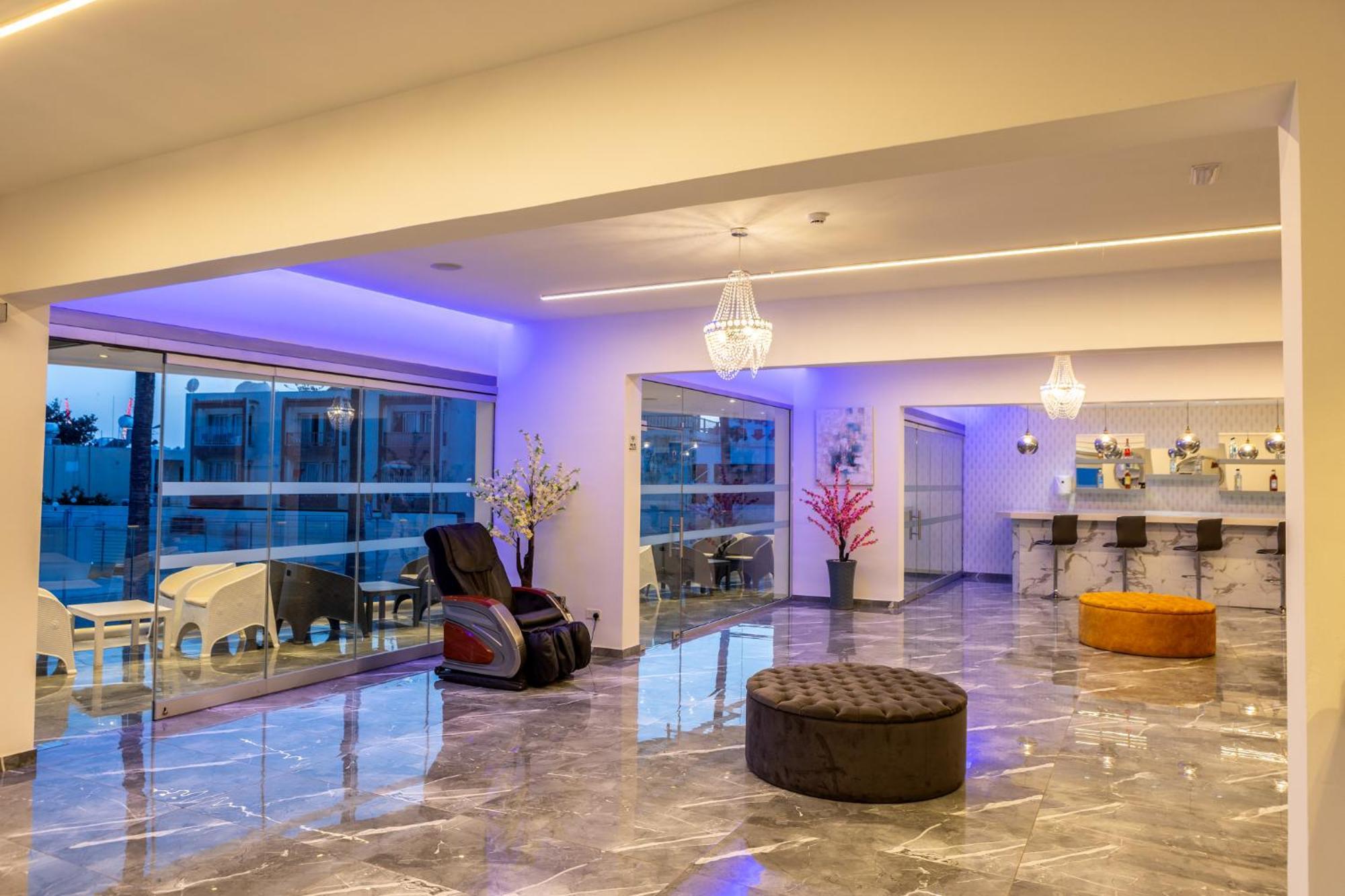 Milea Hotel アヤナパ エクステリア 写真