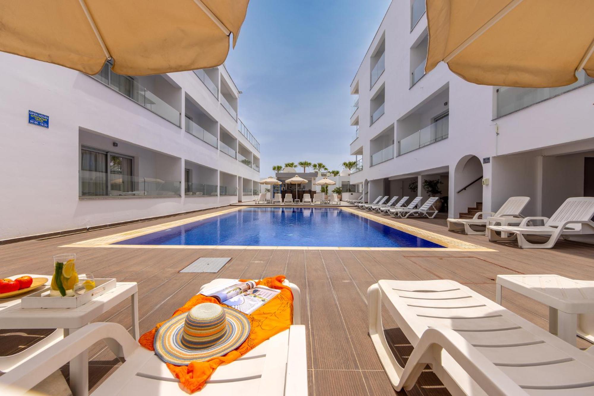 Milea Hotel アヤナパ エクステリア 写真